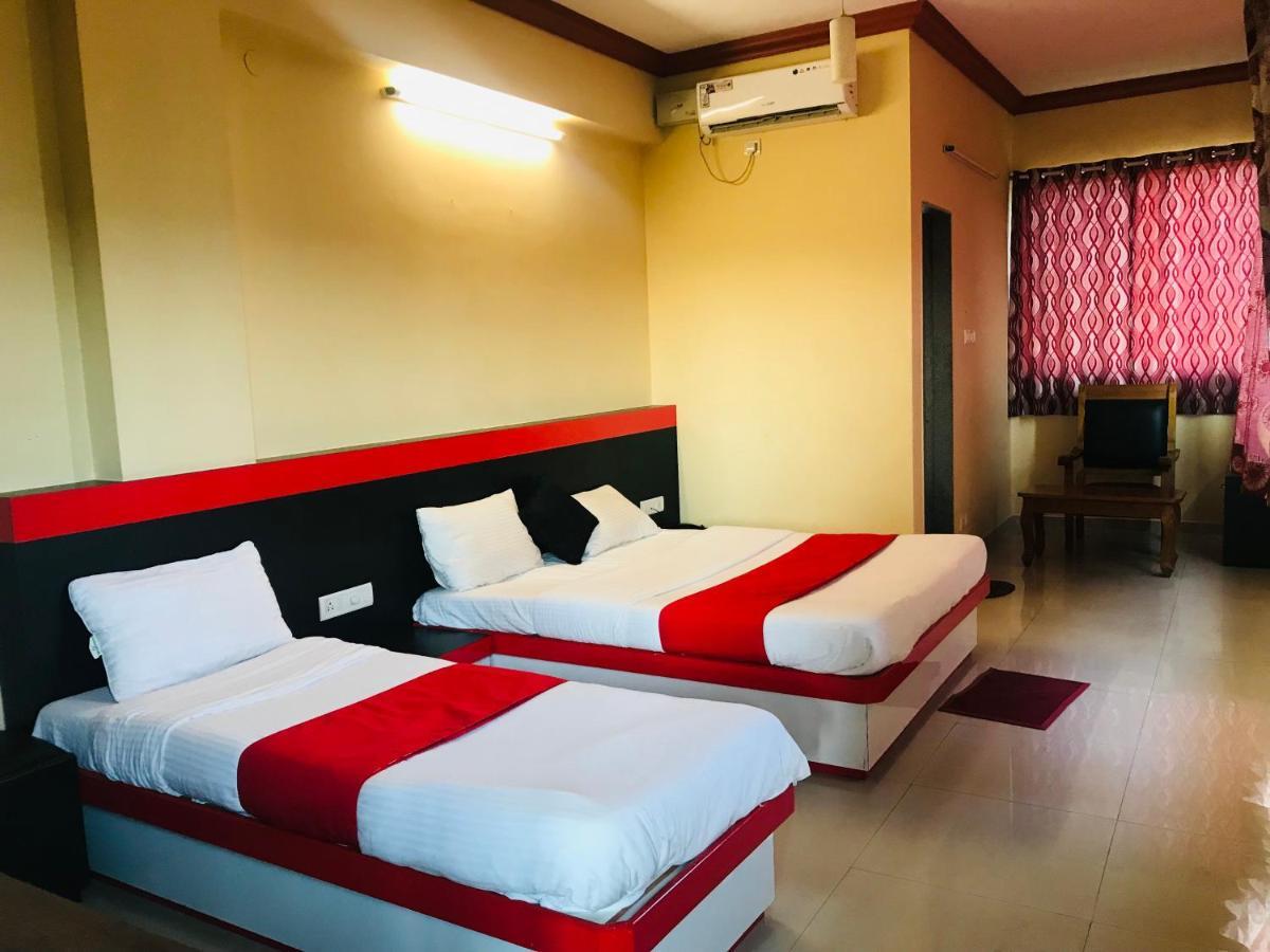 STAYMAKER Prakash International Gonikoppal Bagian luar foto