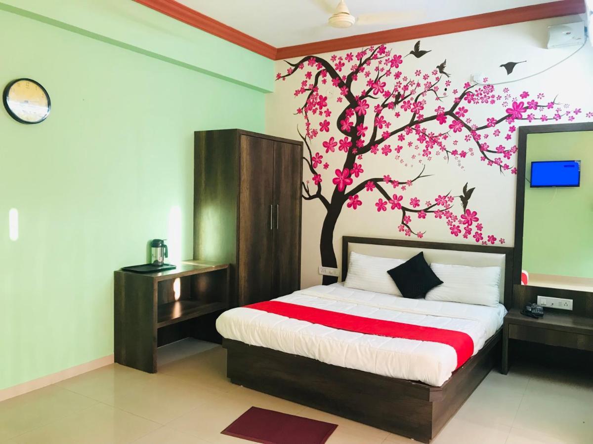 STAYMAKER Prakash International Gonikoppal Bagian luar foto
