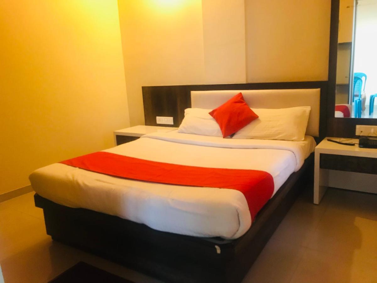 STAYMAKER Prakash International Gonikoppal Bagian luar foto