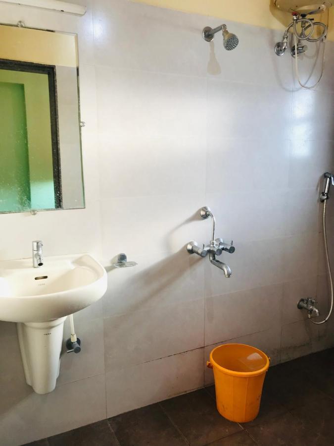 STAYMAKER Prakash International Gonikoppal Bagian luar foto