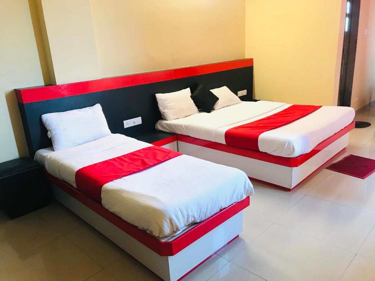 STAYMAKER Prakash International Gonikoppal Bagian luar foto