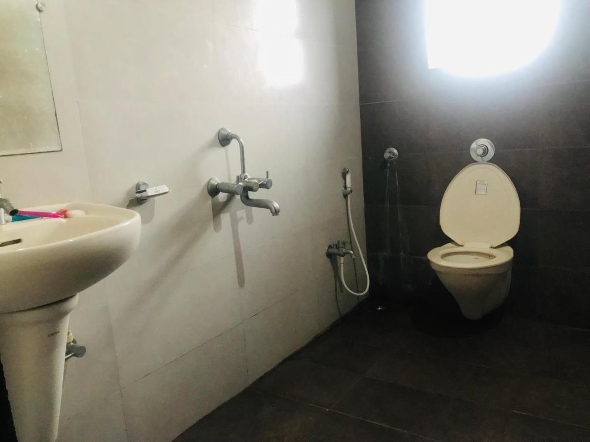 STAYMAKER Prakash International Gonikoppal Bagian luar foto